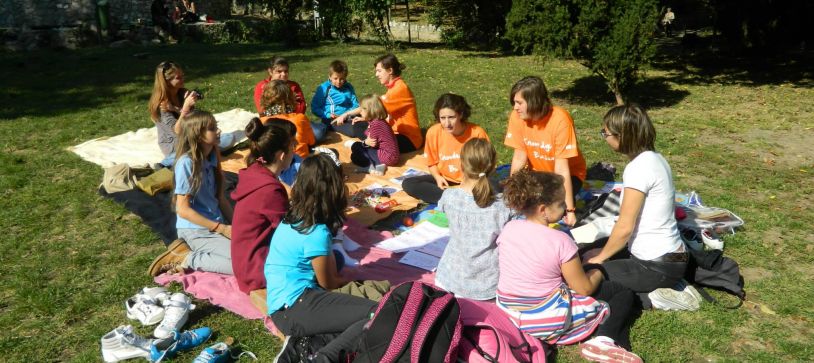 6 voluntari internationali se alatura echipei AYI